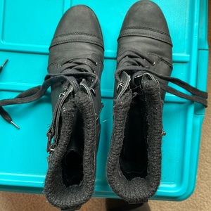 Women’s black boots